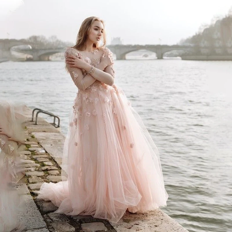 Sheer Illusion Pink Long Sleeve A Line Wedding Dresses 3d Flower Lace Applique Backless Formal Party Grown Robe De Mariée
Sheer Illusion Pink Long Sleeve A Line Wedding Dresses 3d Flower Lace Applique Backless Formal Party Grown Robe De Mariée