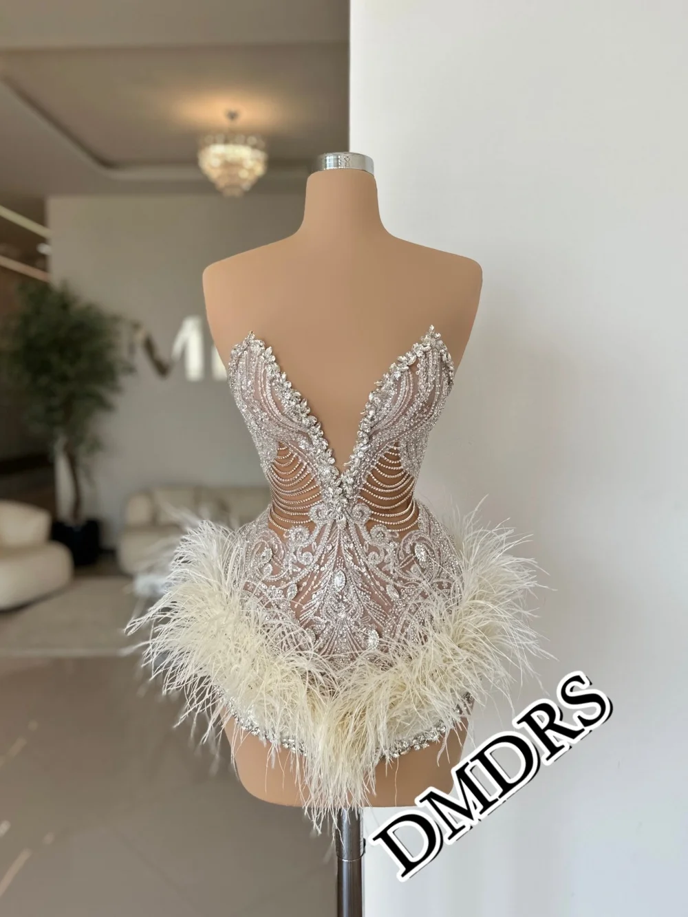DMDRS Sexy V-Neck Evening Dress, Classic Sleeveless A-Line Party Gown, Luxurious Feather Crystal Floor-Length Party Dress
DMDRS Sexy V-Neck Evening Dress, Classic Sleeveless A-Line Party Gown, Luxurious Feather Crystal Floor-Length Party Dress