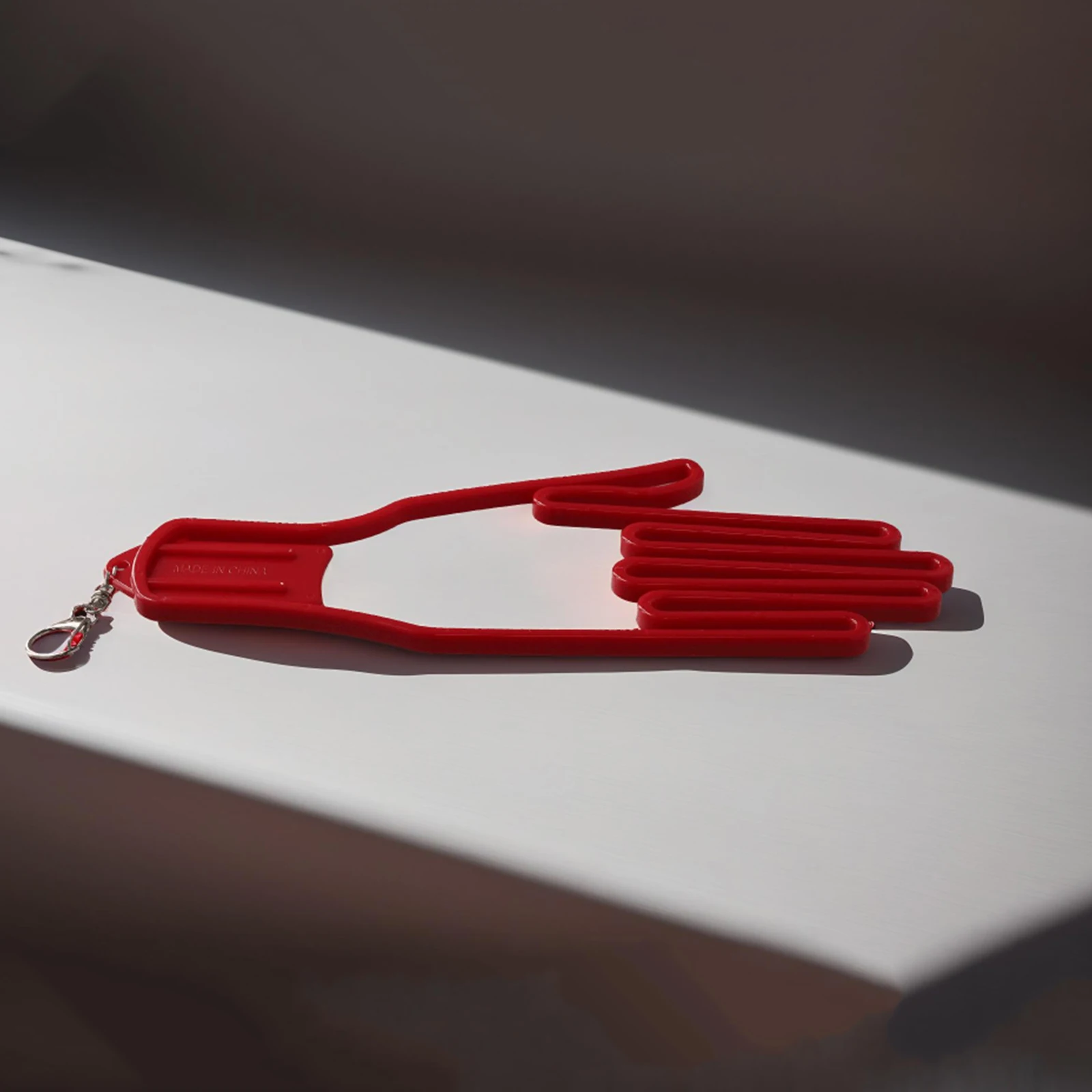 Stretcher Golf Glove Stretcher Red White Yellow 25x11.5cm 42g ABS Can Clip Onto Glove Or Your Bag Convenient To Carry With You
Stretcher Golf Glove Stretcher Red White Yellow 25x11.5cm 42g ABS Can Clip Onto Glove Or Your Bag Convenient To Carry With You