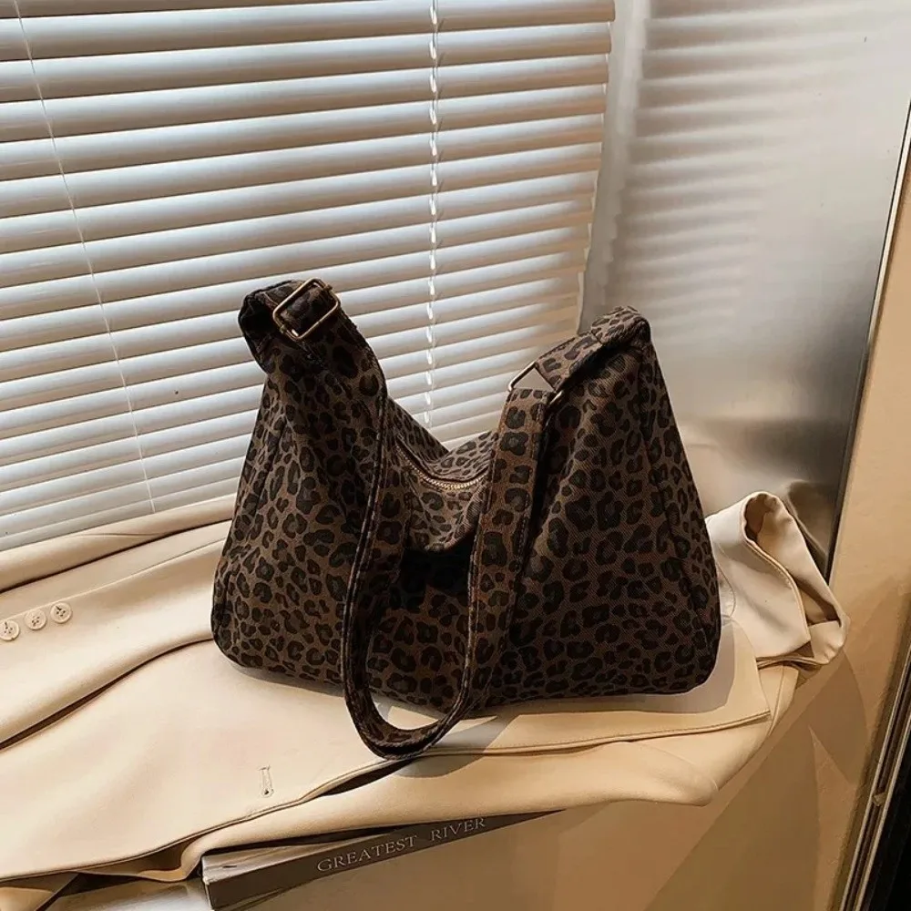 Versatile Soft Textile Women's Shoulder Bag Large Capacity Adjustable Strap Leopard Print Bag Crossbody Bag
Versatile Soft Textile Women's Shoulder Bag Large Capacity Adjustable Strap Leopard Print Bag Crossbody Bag
