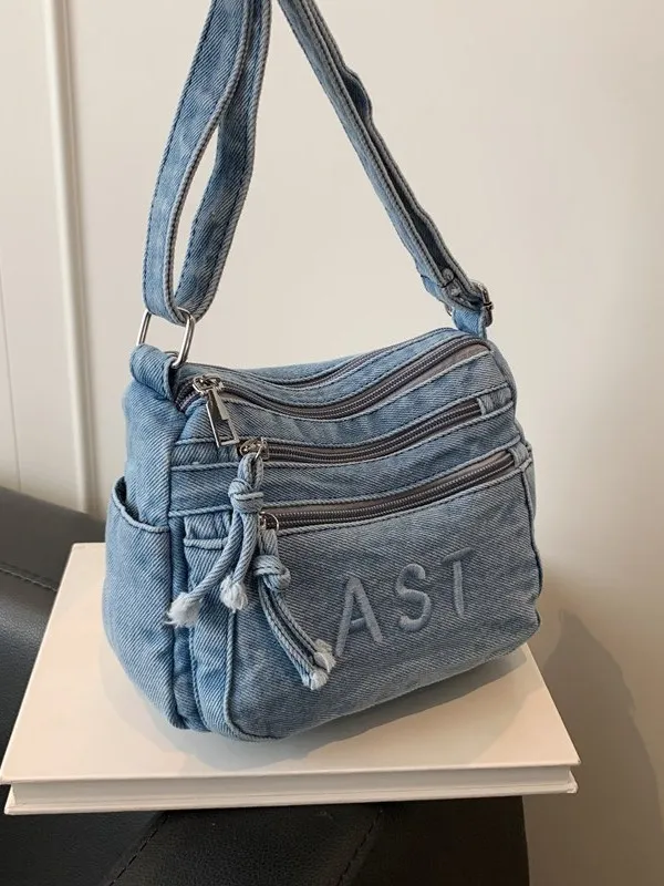 Повседневная шикарная джинсовая сумка через плечо, женская многокарточная сумка для хранения, универсальная сумка через плечо, сумка-переноска в стиле ретро
Повседневная шикарная джинсовая сумка через плечо, женская многокарточная сумка для хранения, универсальная сумка через плечо, сумка-переноска в стиле ретро