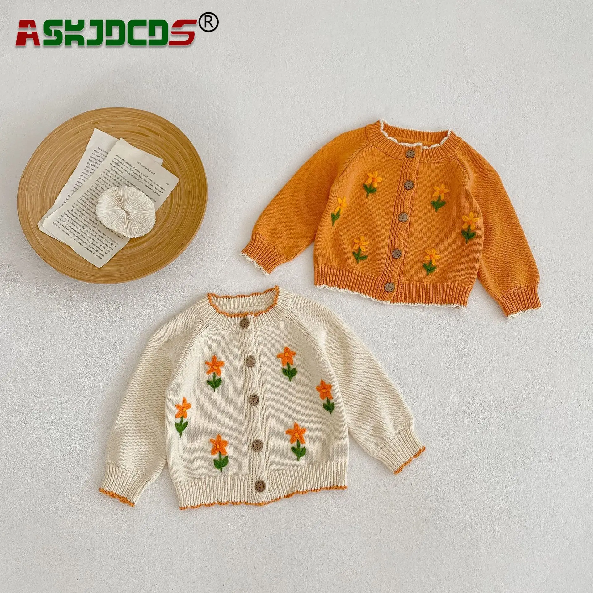 2023 Autumn Versatile Hand-Embroidered Floral Single-breasted Top Coat Sweater: Knitted Cardigan for Newborn Baby Girls
2023 Autumn Versatile Hand-Embroidered Floral Single-breasted Top Coat Sweater: Knitted Cardigan for Newborn Baby Girls