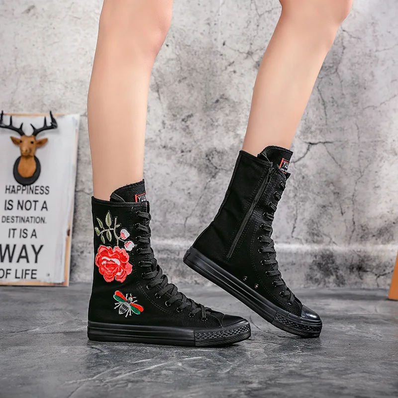 Women's Shoes Exquisite Embroidery High Top Canvas Shoes for Woman Fashion Lace Sports Casual Shoe Designer Shoes Zapatos Mujer
Women's Shoes Exquisite Embroidery High Top Canvas Shoes for Woman Fashion Lace Sports Casual Shoe Designer Shoes Zapatos Mujer