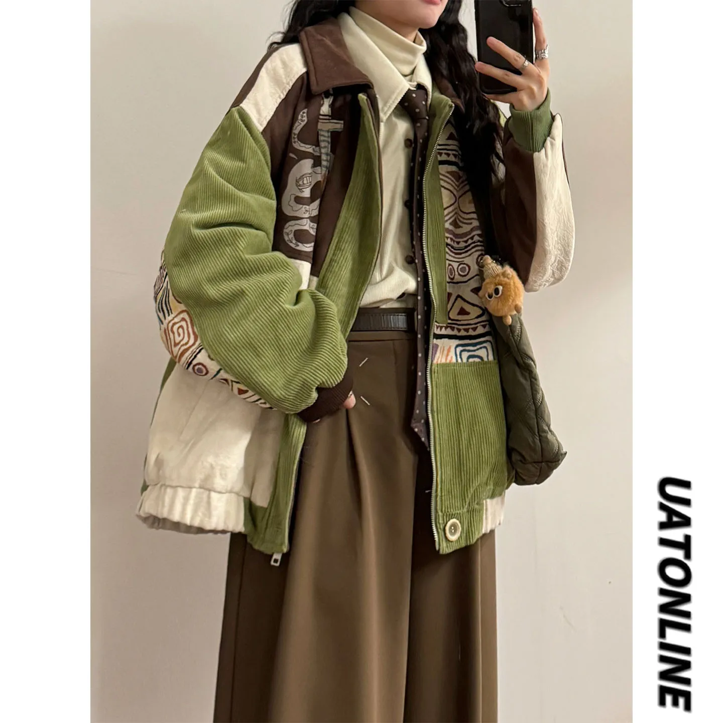 Зимнее пальто UATONLINE из утепленного хлопка для женщин, с воротником, замшевыми вставками и вельветовыми элементами, свободного кроя, на молнии, в уличном стиле
Зимнее пальто UATONLINE из утепленного хлопка для женщин, с воротником, замшевыми вставками и вельветовыми элементами, свободного кроя, на молнии, в уличном стиле