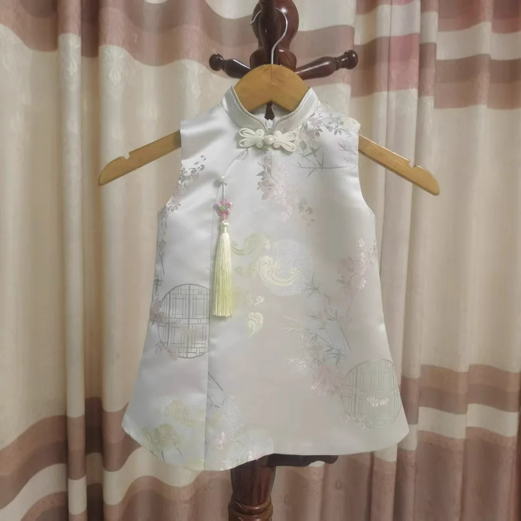 Baby Girl Summer Qipao Chinese Tradition Style Kids Flower Printing Tang Costume 1-8 Years Dress Birthday Gift Christening dress
Baby Girl Summer Qipao Chinese Tradition Style Kids Flower Printing Tang Costume 1-8 Years Dress Birthday Gift Christening dress