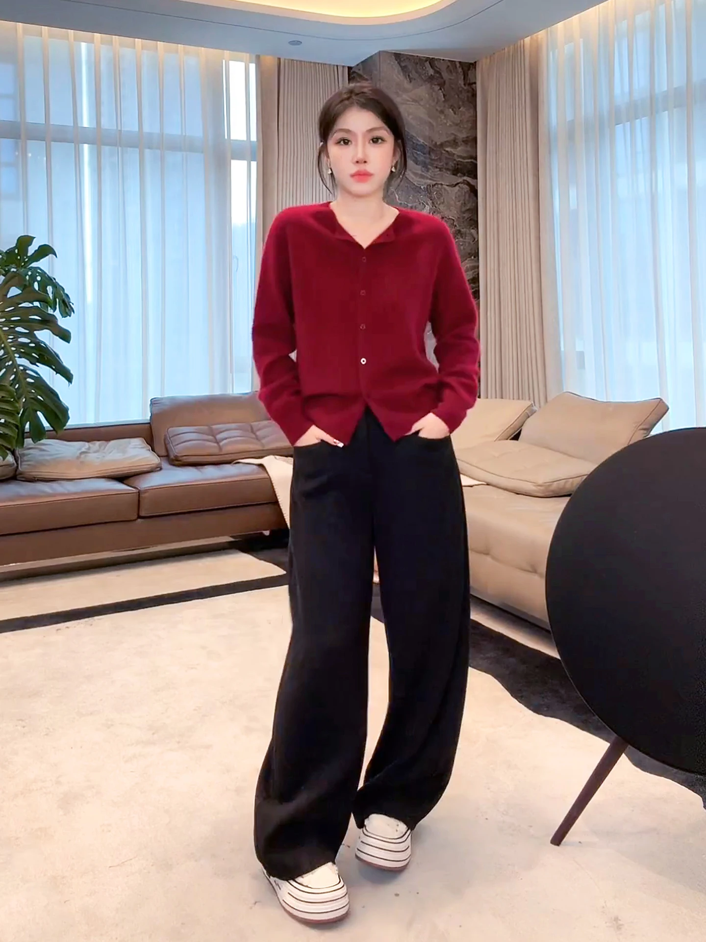 Ultra-Lu Camere Fce Sweater Sl One-Piece Alaan Goat Camere Super Soft Long Sve Mid-Length Loose Fit
Ultra-Lu Camere Fce Sweater Sl One-Piece Alaan Goat Camere Super Soft Long Sve Mid-Length Loose Fit