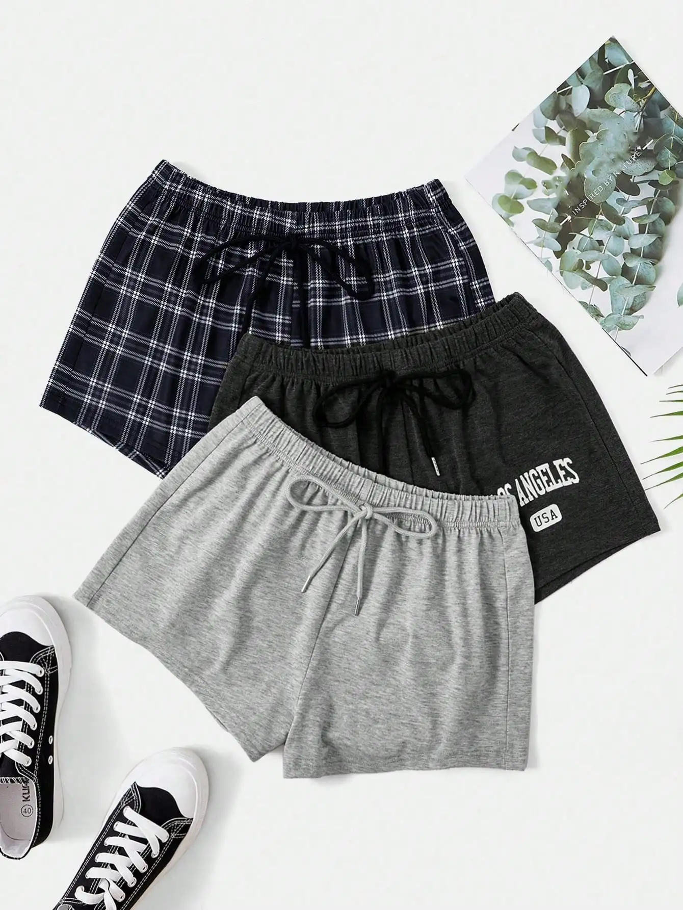 3-Pack Women's Lounge Shorts with Drawstring Waist, Plaid & Graphic Print, Casual Sleepwear
3-Pack Women's Lounge Shorts with Drawstring Waist, Plaid & Graphic Print, Casual Sleepwear