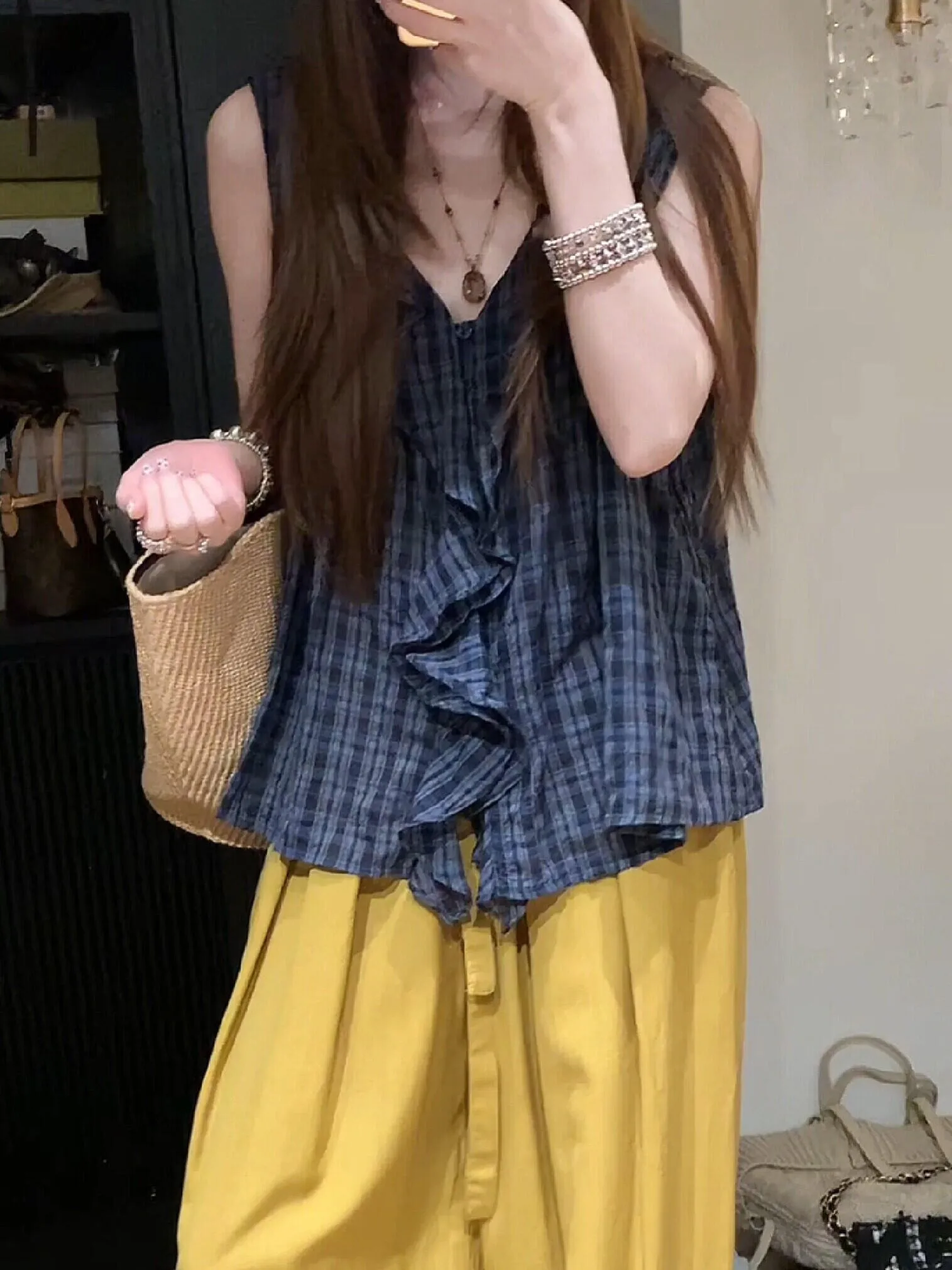 Retro Lace Trim Plaid V-neck Sleeveless Vest Shirt Women Summer Loose Slimming Elegant Beautiful Small Shirt French Style Cot...
Retro Lace Trim Plaid V-neck Sleeveless Vest Shirt Women Summer Loose Slimming Elegant Beautiful Small Shirt French Style Cot...