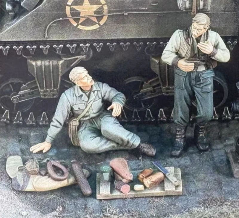 1/35 Scale Die-Cast Resin Figure Model Kit WWII US Tanker Chow Time 2 Figures (No Tank) Unassembled and Unpainted
1/35 Scale Die-Cast Resin Figure Model Kit WWII US Tanker Chow Time 2 Figures (No Tank) Unassembled and Unpainted