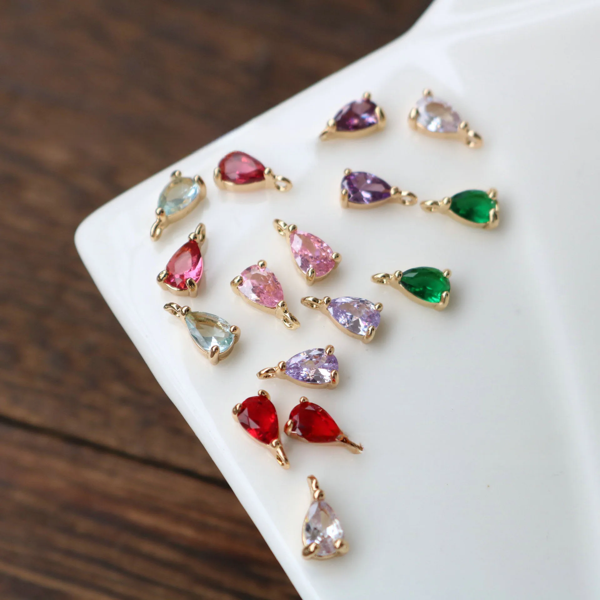 20pcs/ Bag 4x6MM High Quality Champagne Gold Color Brass and Glass Drop Shape Charms Pendants Jewelry Earrings Accessories
20pcs/ Bag 4x6MM High Quality Champagne Gold Color Brass and Glass Drop Shape Charms Pendants Jewelry Earrings Accessories