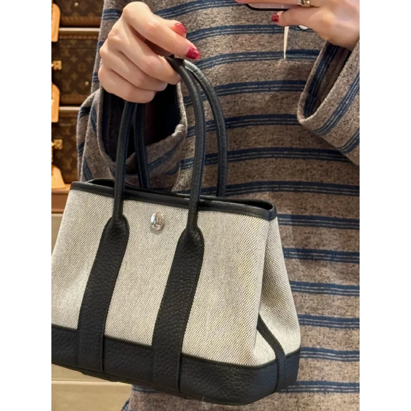 New 2025 Canvas Tote Bag 23cm Commuter Genuine Leather Handbag Single oulder Slant Cross Soft Handle Wing ape Pure Color
New 2025 Canvas Tote Bag 23cm Commuter Genuine Leather Handbag Single oulder Slant Cross Soft Handle Wing ape Pure Color