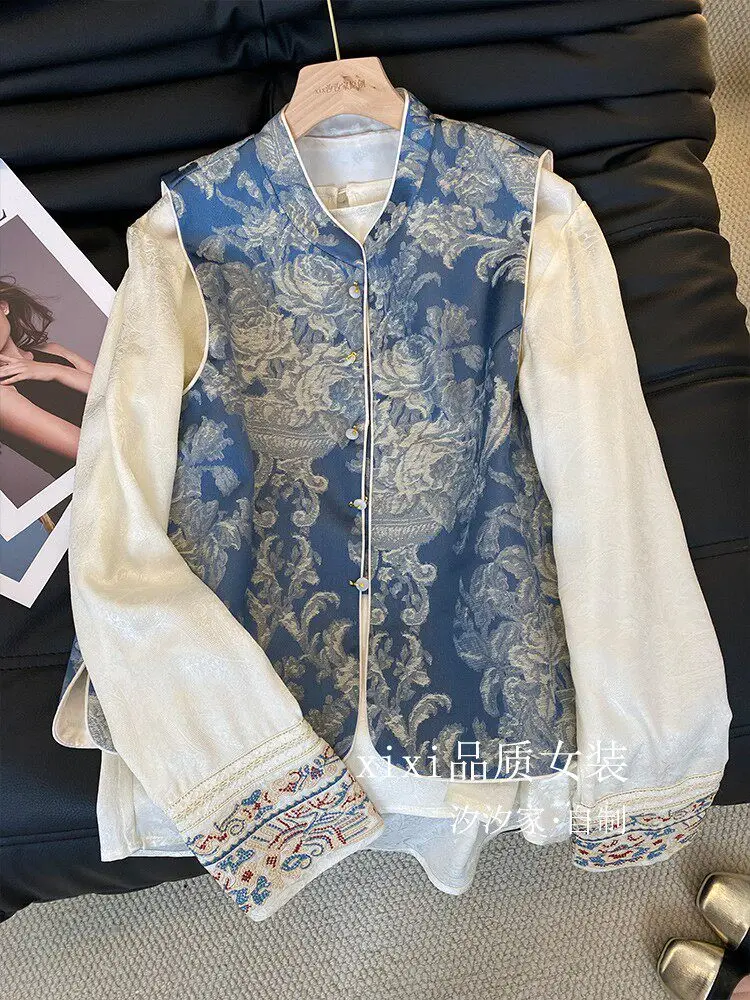New Blue blue and white porcelain vest, high-end retro jacquard double-sided
New Blue blue and white porcelain vest, high-end retro jacquard double-sided