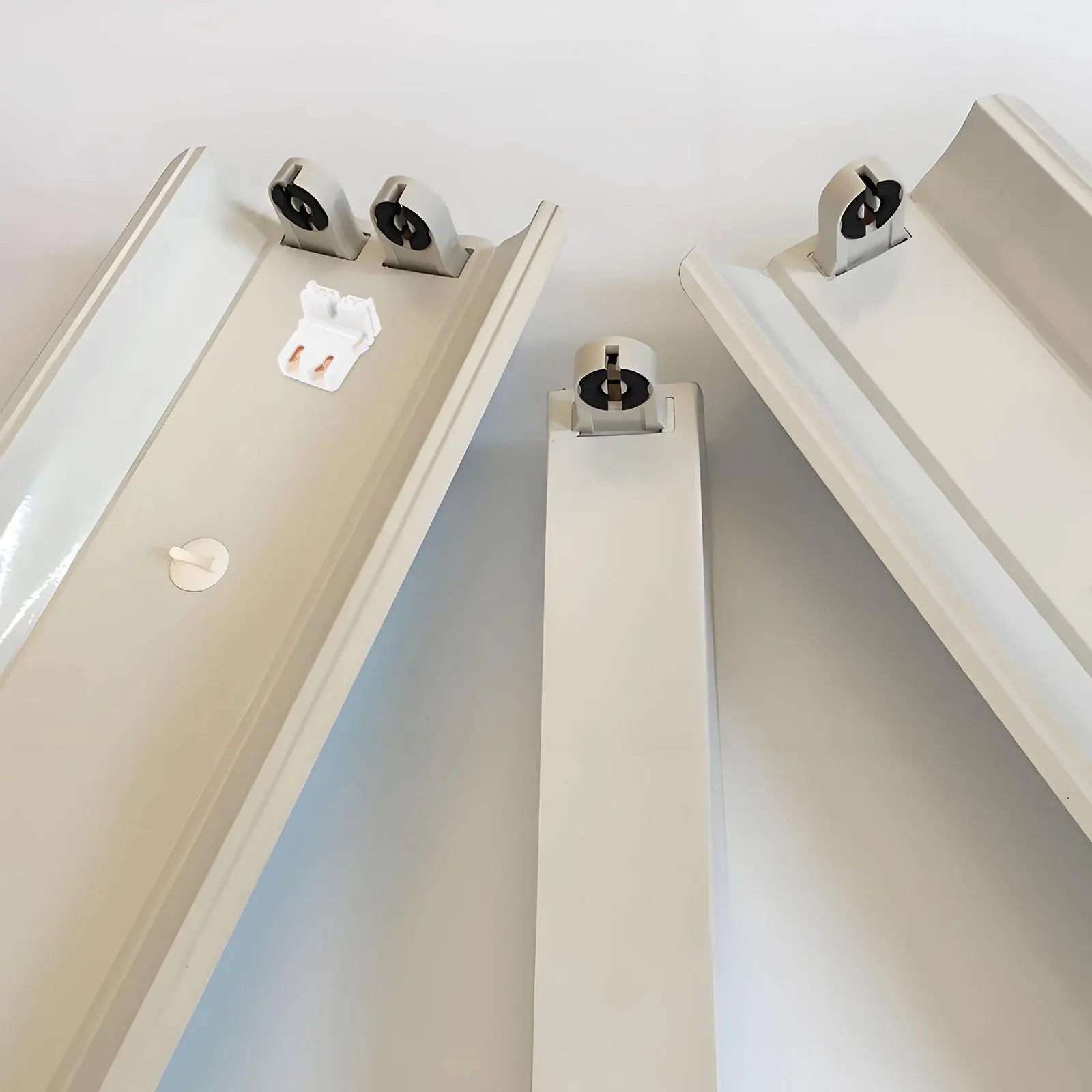 10Pcs Batten Lamp Holder Light Socket Base U-Shaped for Energy Efficient Office Lighting Modern Aesthetic Fixture Design
10Pcs Batten Lamp Holder Light Socket Base U-Shaped for Energy Efficient Office Lighting Modern Aesthetic Fixture Design