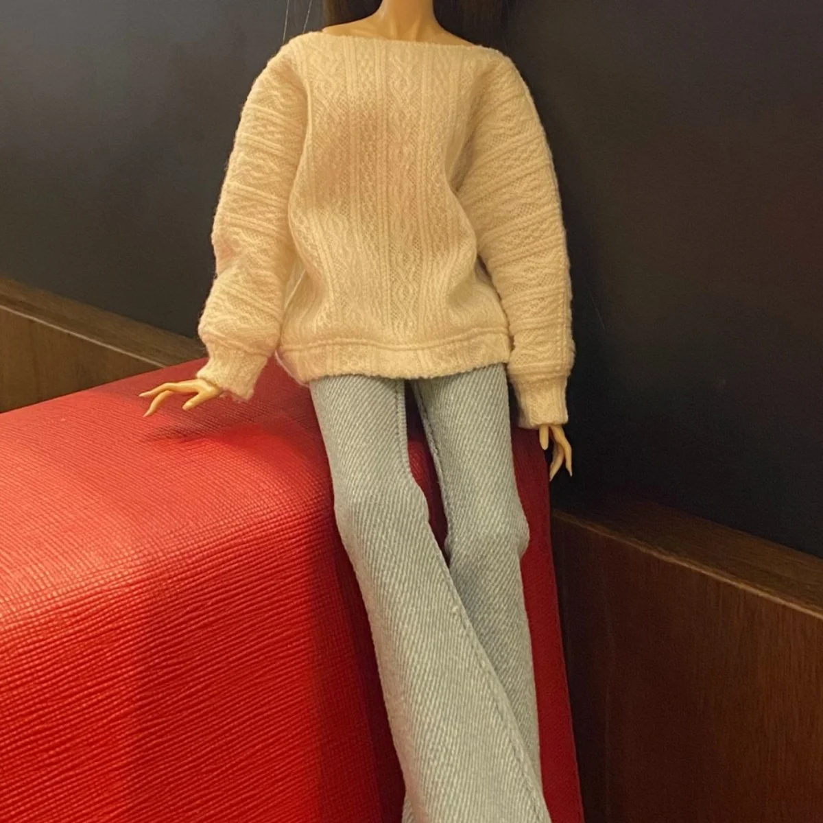 Handmade 1/6 Fresh Elegant Beige Loose Sweater Light Blue Denim Bell Bottom Pants Set Fit IT PP FR2 ST Supermodel Body
Handmade 1/6 Fresh Elegant Beige Loose Sweater Light Blue Denim Bell Bottom Pants Set Fit IT PP FR2 ST Supermodel Body