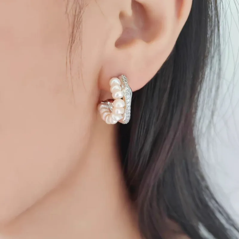 Freshwater White Pearl Earrings, High-end Natural Brass Hoop, Cubic Zircon C-ring Earrings, Niche Luxury Classic Earrings
Freshwater White Pearl Earrings, High-end Natural Brass Hoop, Cubic Zircon C-ring Earrings, Niche Luxury Classic Earrings