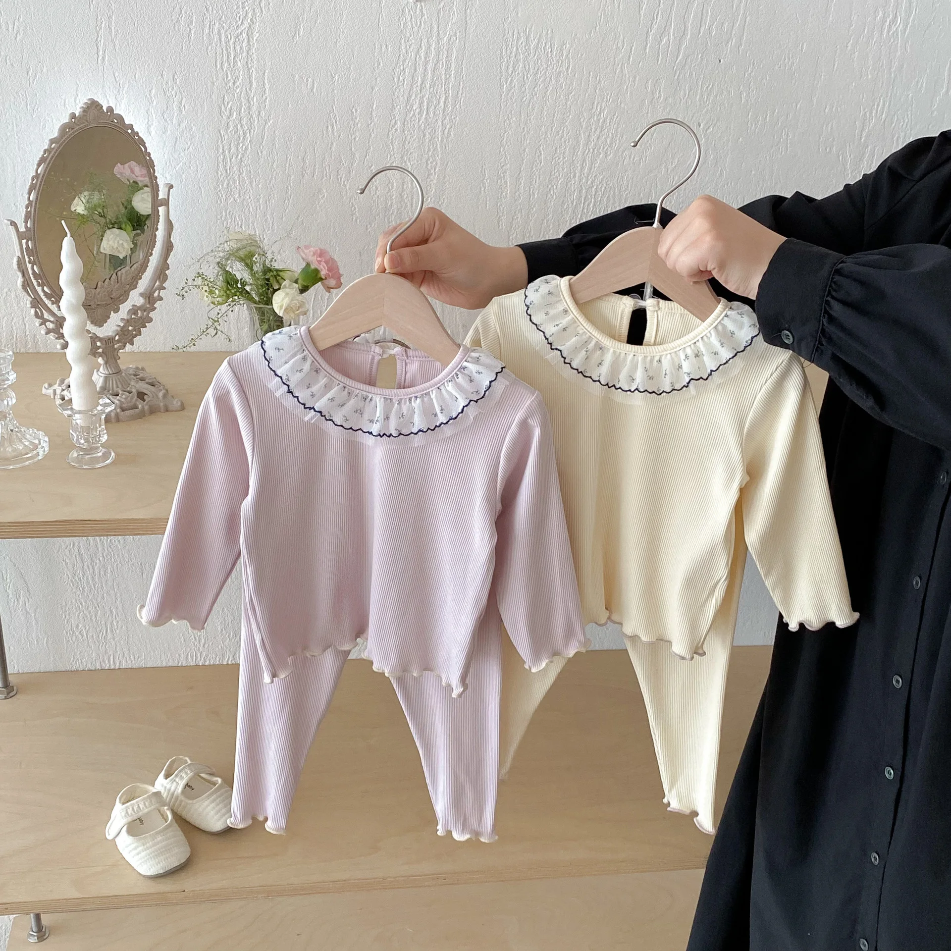 2025 Осенний новый комплект домашней одежды для мальчиков и девочек, топы + брюки, повседневный костюм из 2 предметов, детские хлопковые кружевные пижамы для малышей, наряды
2025 Осенний новый комплект домашней одежды для мальчиков и девочек, топы + брюки, повседневный костюм из 2 предметов, детские хлопковые кружевные пижамы для малышей, наряды