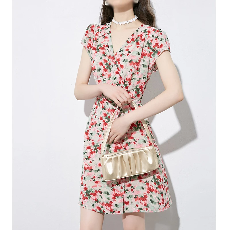 French Skirt 2022 New Summer Retro Design Sense Niche Short Style Slimming Red V-neck Elegant Short-sleeved Lace-up Floral Skirt
French Skirt 2022 New Summer Retro Design Sense Niche Short Style Slimming Red V-neck Elegant Short-sleeved Lace-up Floral Skirt