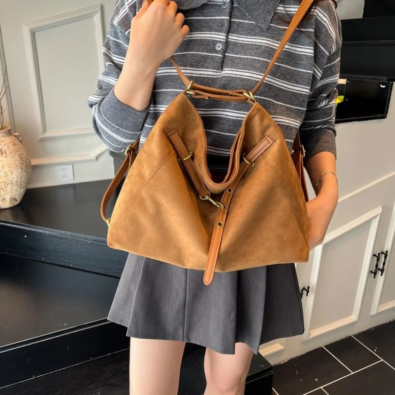 Elegant Women's Messenger Bag Made Of Fine Leather Boasting High-End Trendy Vintage Daily Look
Elegant Women's Messenger Bag Made Of Fine Leather Boasting High-End Trendy Vintage Daily Look