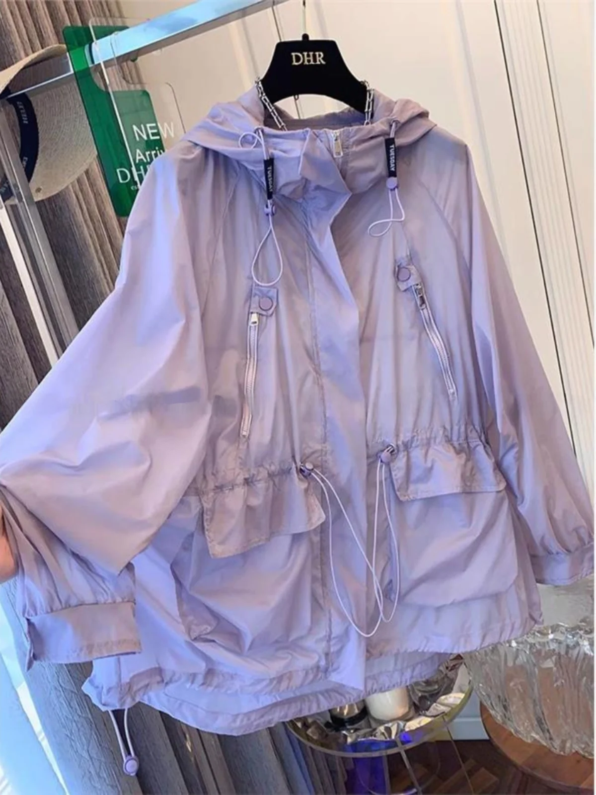 Летняя коллекция 2024: Новая повседневная женская солнцезащитная куртка с капюшоном, верхняя одежда для защиты кожи, маленький размер
Летняя коллекция 2024: Новая повседневная женская солнцезащитная куртка с капюшоном, верхняя одежда для защиты кожи, маленький размер