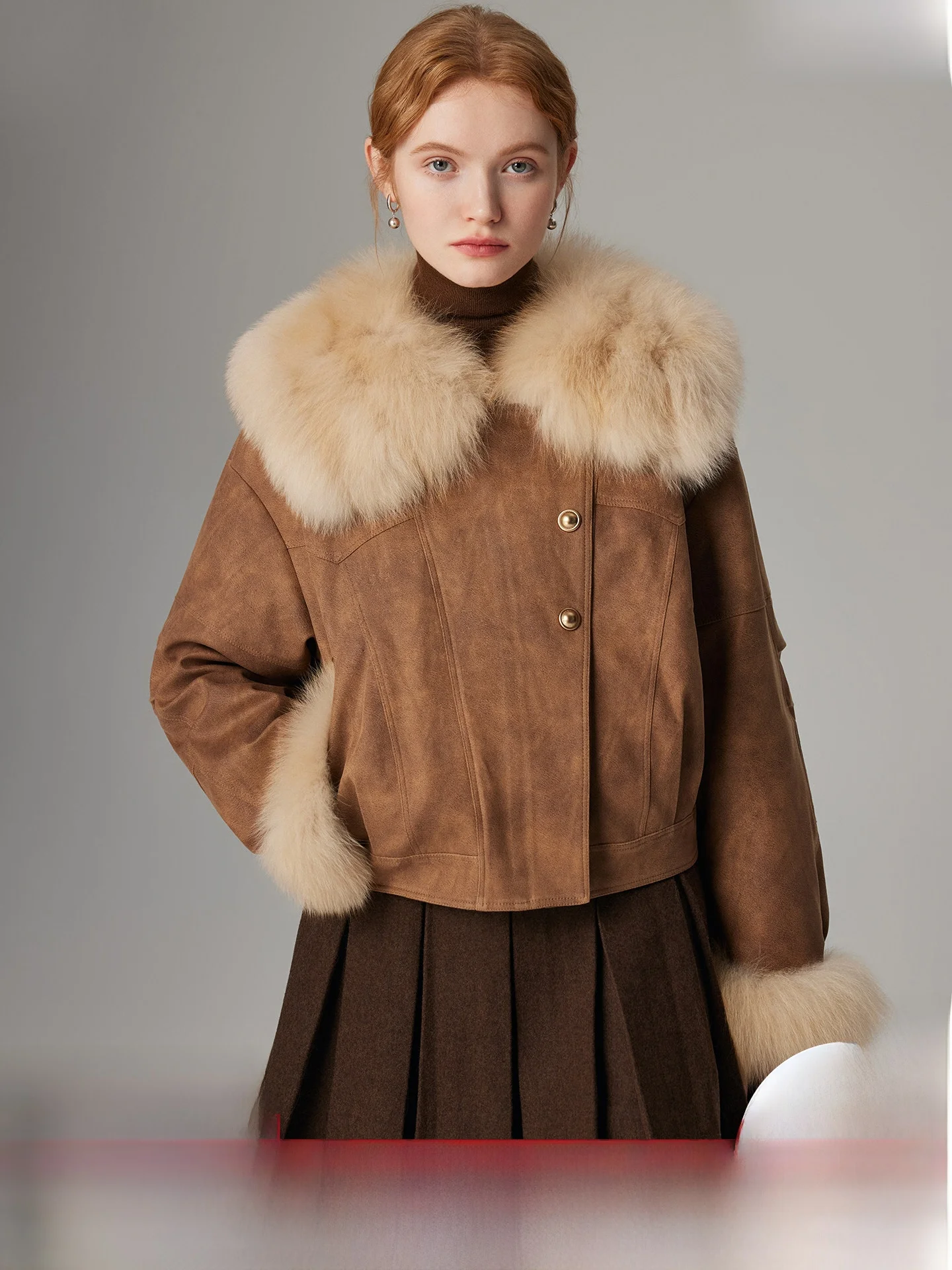 Женское зимнее пальто с воротником-стойкой, двухцветное, с мехом, высококачественное, с наполнителем из гусиного пуха, удлиненное
Женское зимнее пальто с воротником-стойкой, двухцветное, с мехом, высококачественное, с наполнителем из гусиного пуха, удлиненное