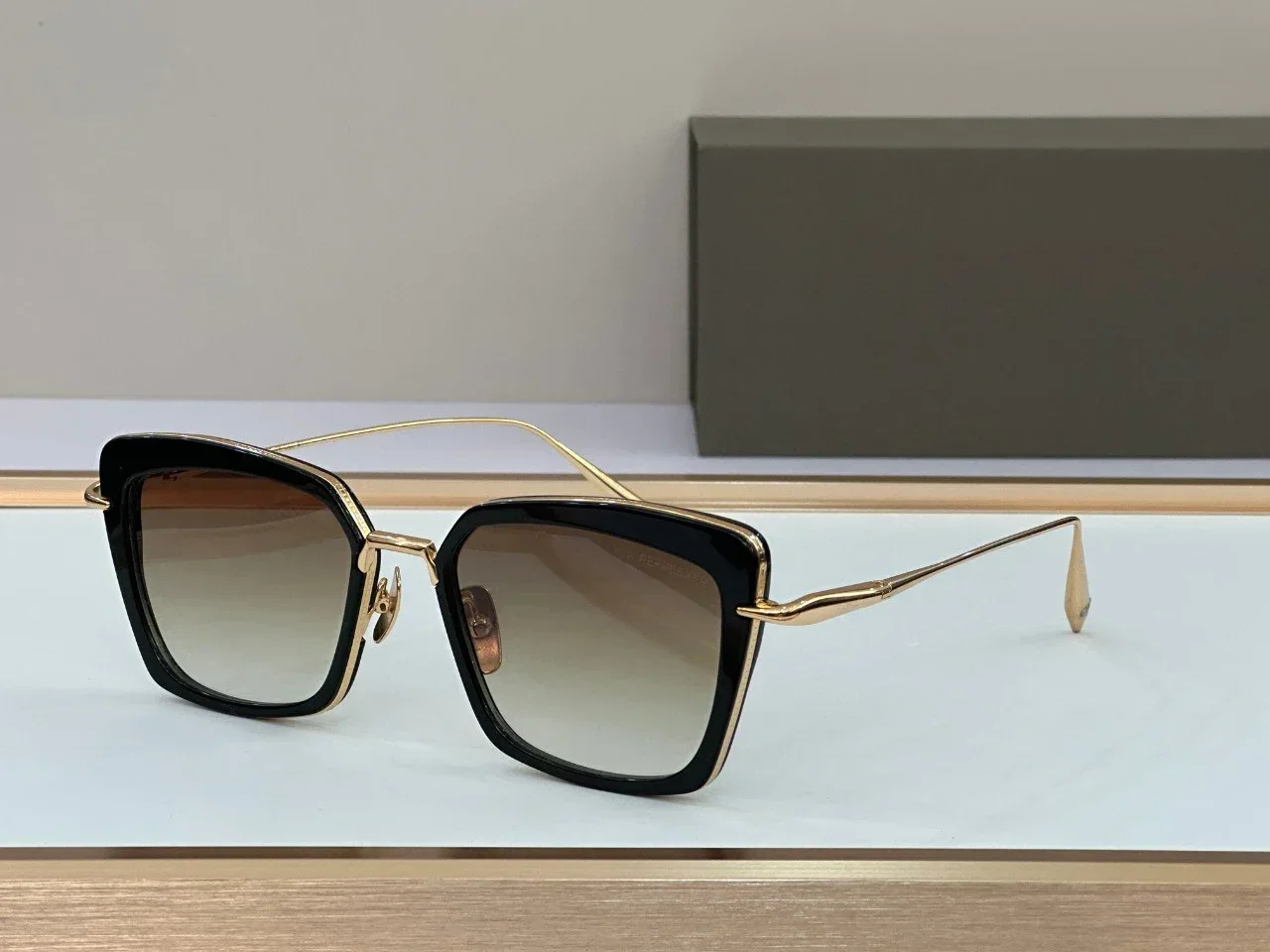 DT PERPLEXER DTS405 Top High Quality Sunglasses For Men Titanium Style Fashion Design Sunglasses For Womens With Box
DT PERPLEXER DTS405 Top High Quality Sunglasses For Men Titanium Style Fashion Design Sunglasses For Womens With Box