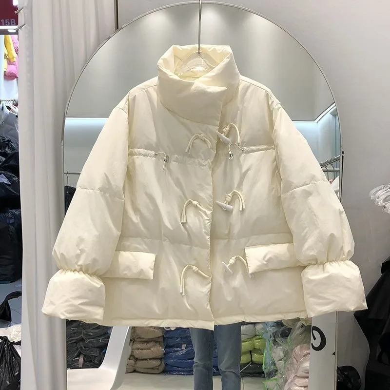 Foufurieux Warm Thicken Parkas Stand Neck Horn Button Monochromatic Winter Jackets Loose Preppy Style Sweet All Match Coats 2024
Foufurieux Warm Thicken Parkas Stand Neck Horn Button Monochromatic Winter Jackets Loose Preppy Style Sweet All Match Coats 2024