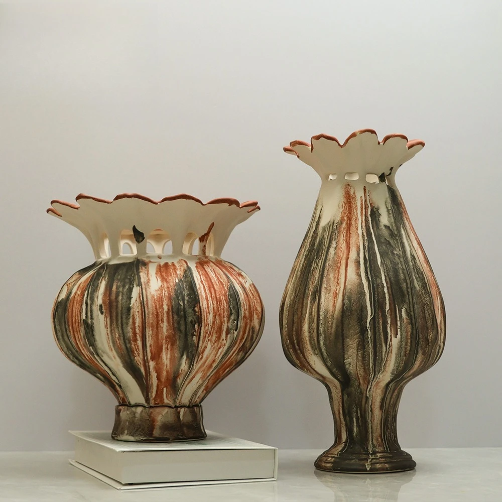 Дизайнерское мягкое украшение с керамической вазой, современное креативное декоративное украшение с ручной росписью в тон
Дизайнерское мягкое украшение с керамической вазой, современное креативное декоративное украшение с ручной росписью в тон