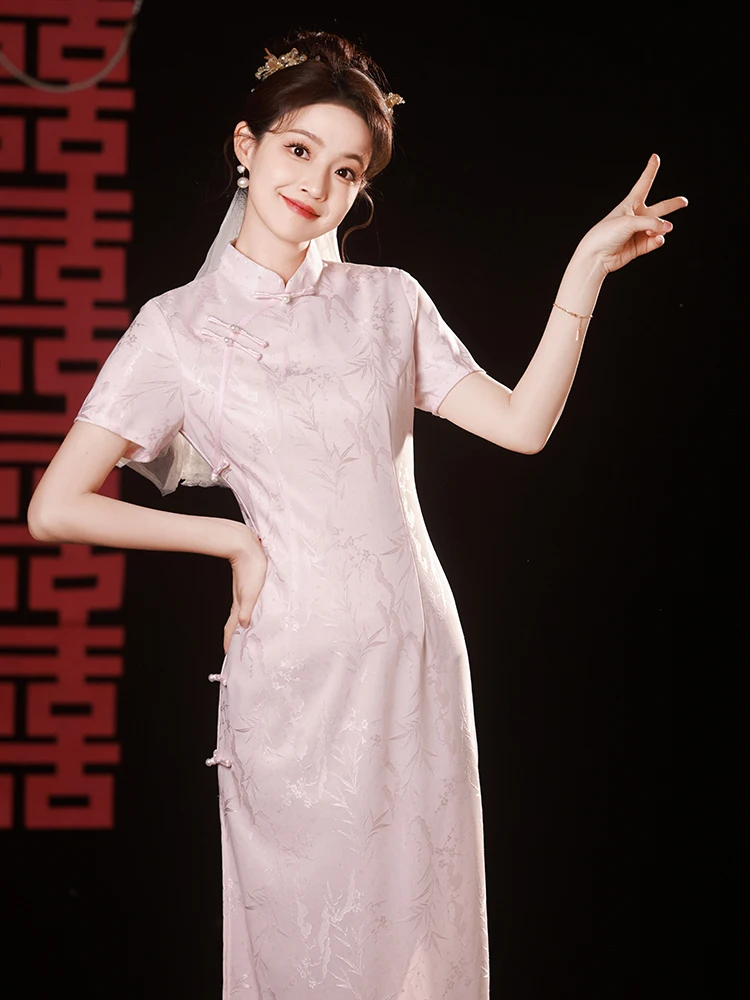 Новое летнее повседневное платье миди для девочек в китайском стиле, розовое, с коротким рукавом и боковыми пуговицами, для молодых девушек
Новое летнее повседневное платье миди для девочек в китайском стиле, розовое, с коротким рукавом и боковыми пуговицами, для молодых девушек