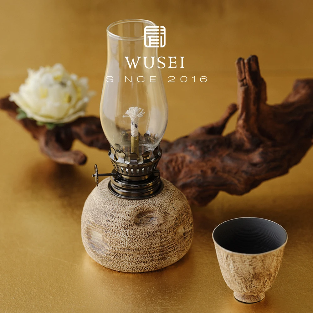 Wusei Handmade Vintage Rock Texture Clay Lamp Oil Lamp Glass Ceramic Night Light Tea Ceremony Accessories Tea Room Lighting
Wusei Handmade Vintage Rock Texture Clay Lamp Oil Lamp Glass Ceramic Night Light Tea Ceremony Accessories Tea Room Lighting