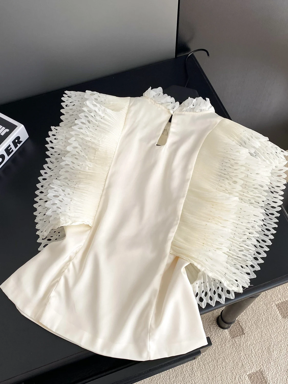 Faionable Heavy Embellied Svel Top, женский летний топ irt Ele Court, кружевная отделка, корейский свободный крой
Faionable Heavy Embellied Svel Top, женский летний топ irt Ele Court, кружевная отделка, корейский свободный крой