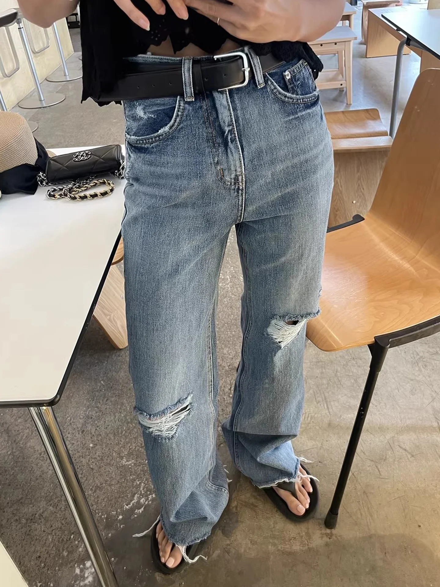 Retro Washed Denim Jeans Women's Spring New High Waist Straight Casual Pants Cuffed Hole Design Comfortable Polyester Fiber
Retro Washed Denim Jeans Women's Spring New High Waist Straight Casual Pants Cuffed Hole Design Comfortable Polyester Fiber