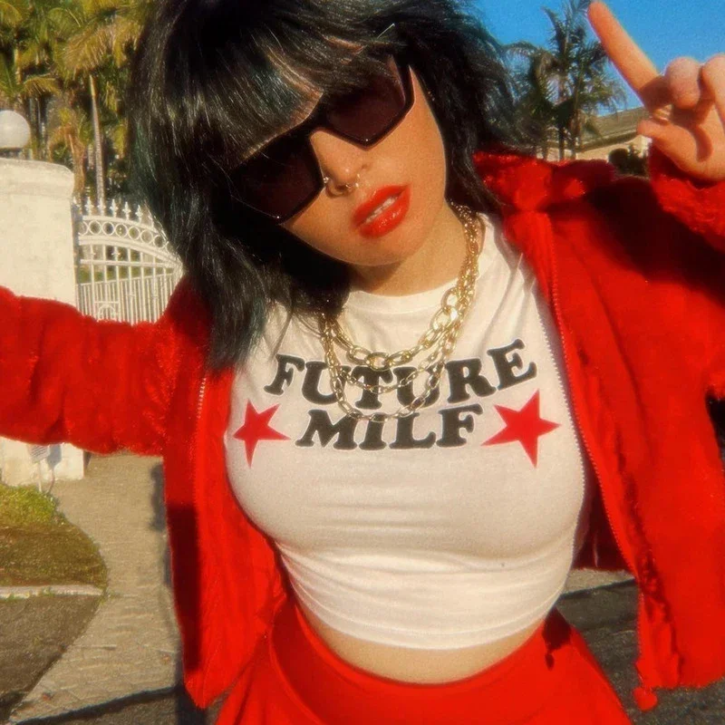 Футболки с принтом звезд Pop FUTURE MILF, модные повседневные укороченные топы с круглым вырезом и короткими рукавами Y2K, летняя сексуальная футболка для девочек, женская одежда
Футболки с принтом звезд Pop FUTURE MILF, модные повседневные укороченные топы с круглым вырезом и короткими рукавами Y2K, летняя сексуальная футболка для девочек, женская одежда
