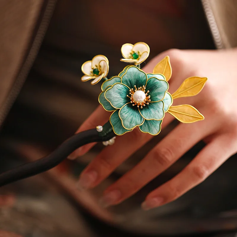 Handcrafted Silk Velvet Flower Coiled Sandalwood Hairpin, Classical Green Flower Coiled Hair Hairpin, Ladies' Court-style Hair A
Handcrafted Silk Velvet Flower Coiled Sandalwood Hairpin, Classical Green Flower Coiled Hair Hairpin, Ladies' Court-style Hair A