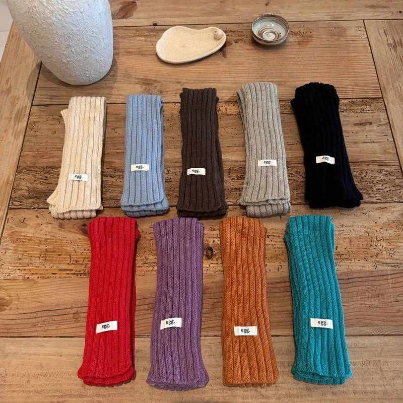 Осень и зима, новый художественный однотонный шарф для женщин, модный универсальный теплый маленький шарф, женский роскошный шарф
Осень и зима, новый художественный однотонный шарф для женщин, модный универсальный теплый маленький шарф, женский роскошный шарф