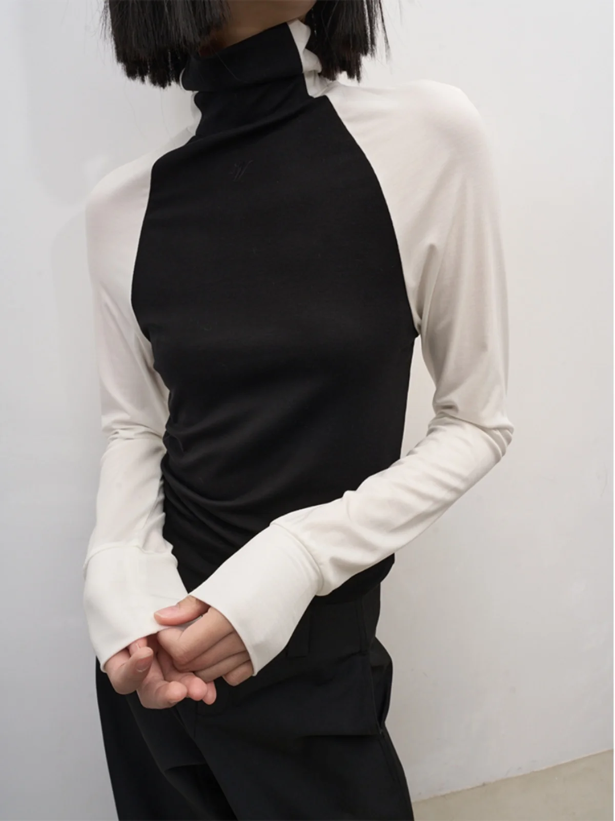 LANVIVIER Slim Fit High Collar T-irt Soft Lyocell Visual Slimming Bla White Color Blo oulder Sve Base Layer Top
LANVIVIER Slim Fit High Collar T-irt Soft Lyocell Visual Slimming Bla White Color Blo oulder Sve Base Layer Top