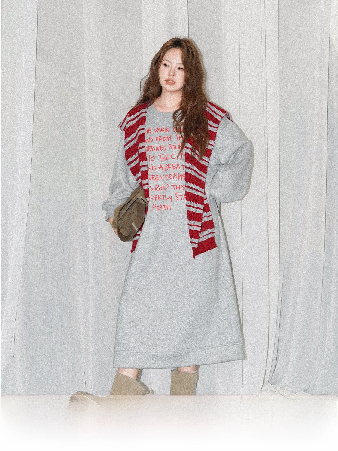 JINGU Lazy Home 2025 Winter Knitted oulder Wrap Letter Print Sweatirt Dr Stripe Pattern Polyester Fiber 00%
JINGU Lazy Home 2025 Winter Knitted oulder Wrap Letter Print Sweatirt Dr Stripe Pattern Polyester Fiber 00%