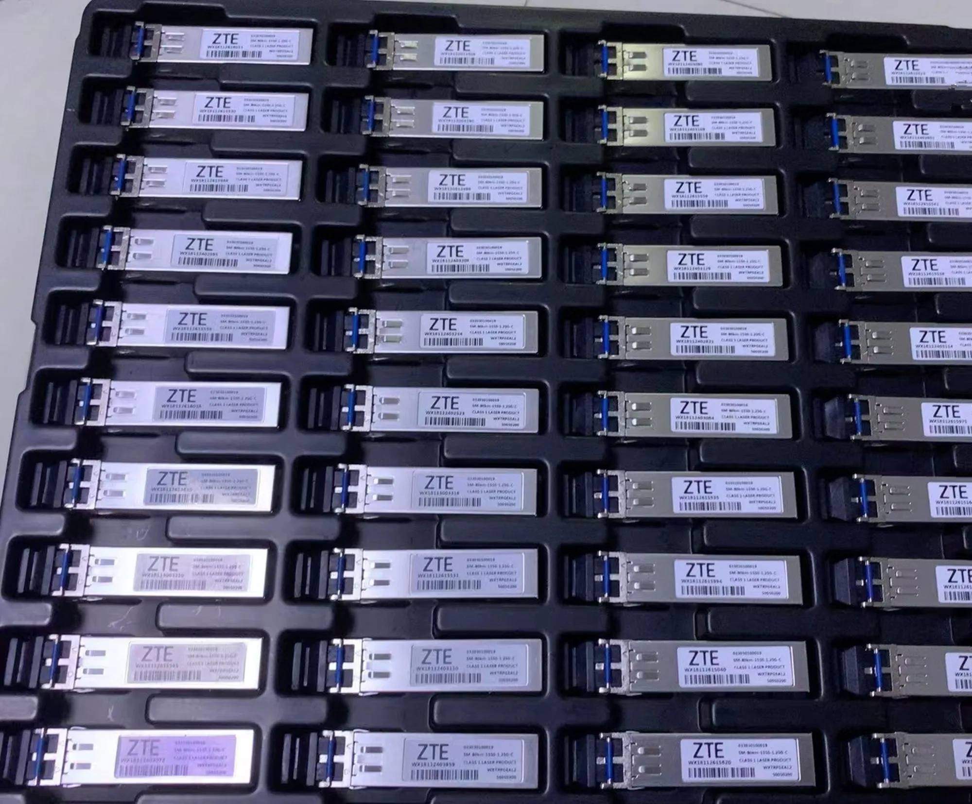 Fiber Switch SFP 1.25g 1550nm 80km ZTE 033030100019 SM-80KM-1550-1.25G-C 1.25GB 80KM Optical Network Module
Fiber Switch SFP 1.25g 1550nm 80km ZTE 033030100019 SM-80KM-1550-1.25G-C 1.25GB 80KM Optical Network Module