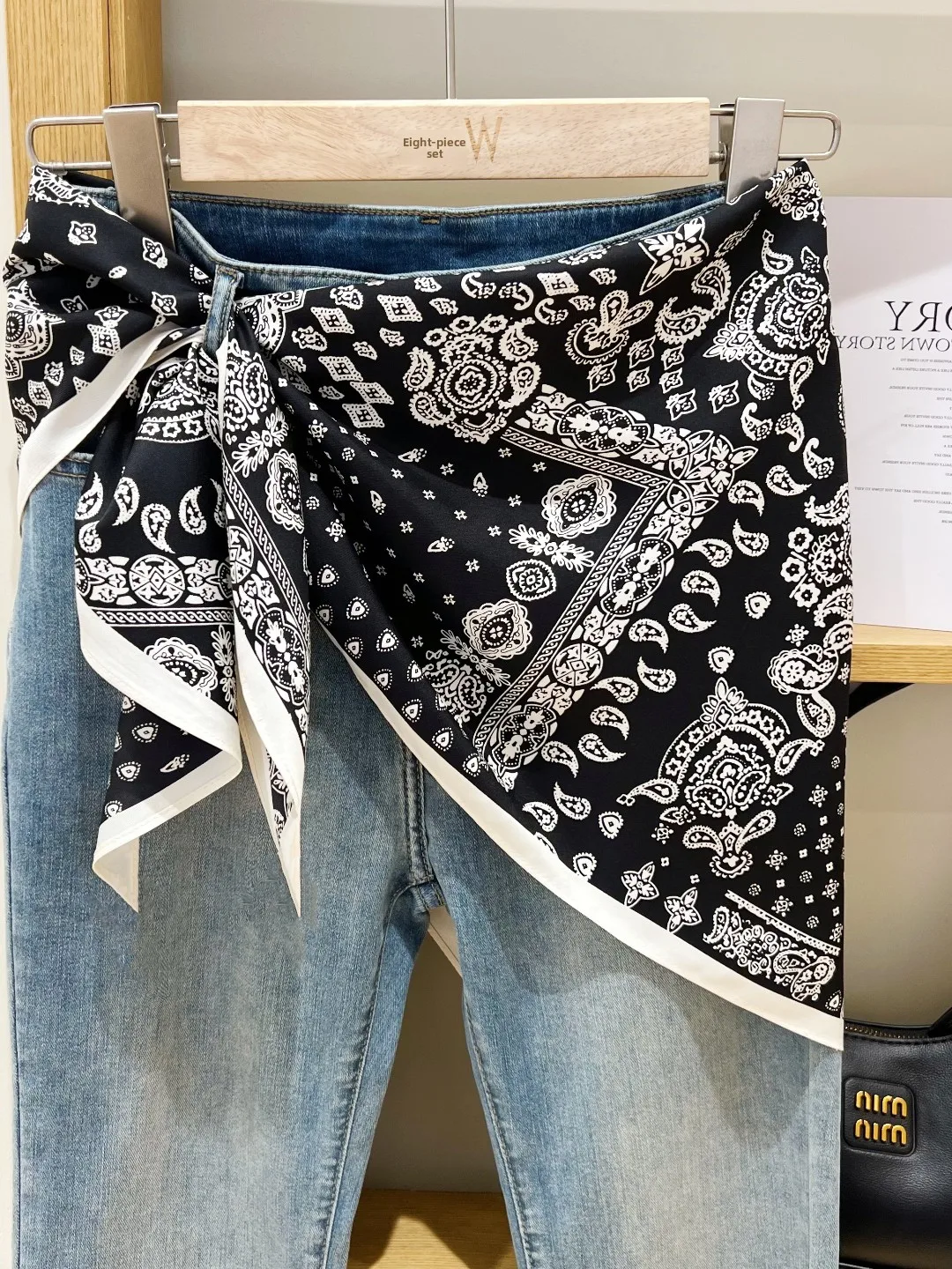 High Waist Silk Scarf Waist Belt Women's Fashion Accessory for Denim Travel Matching Shirt Korean Style Commute
High Waist Silk Scarf Waist Belt Women's Fashion Accessory for Denim Travel Matching Shirt Korean Style Commute