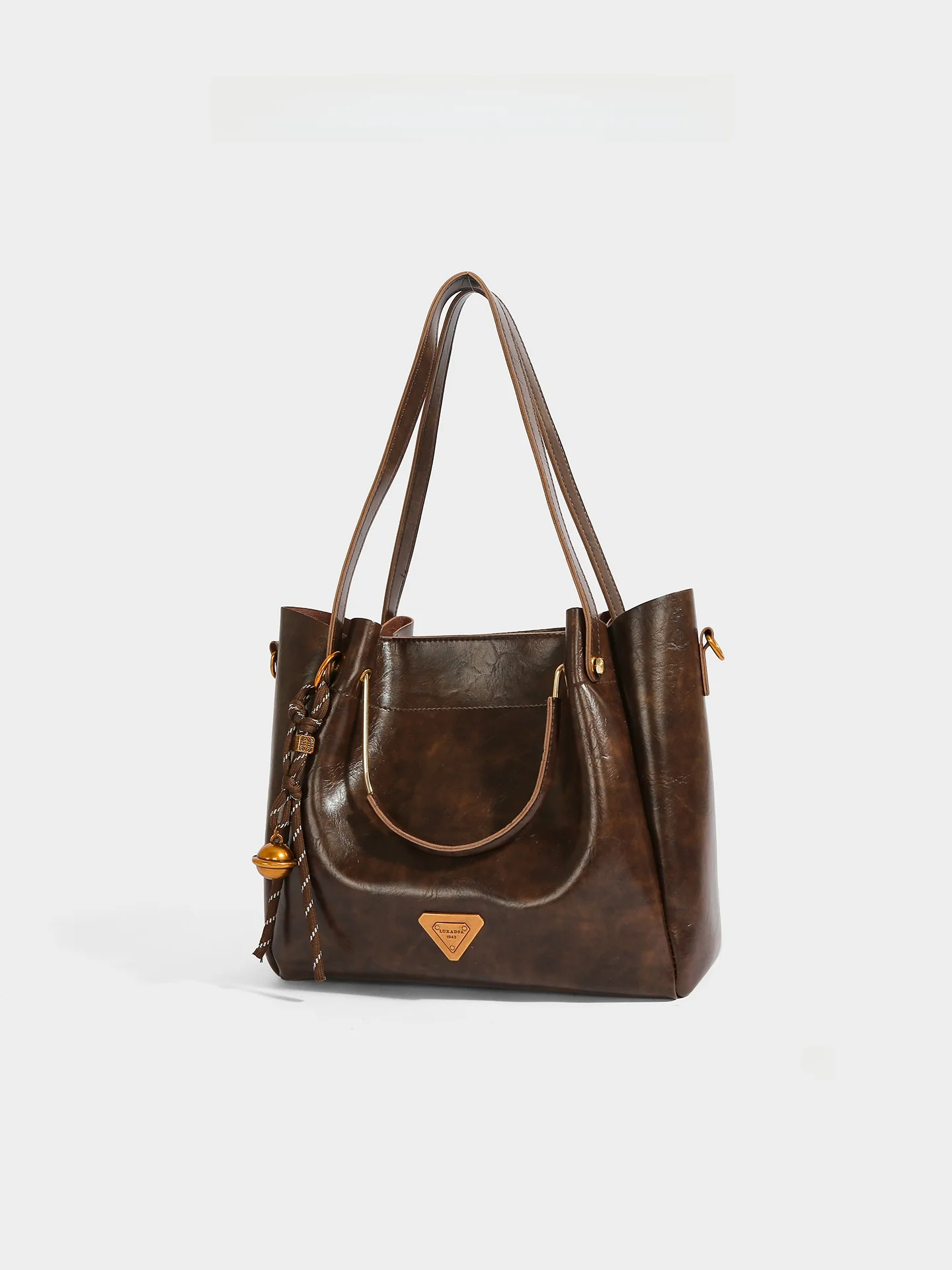 Retro Women's Shoulder Bag CHARLIEKITTY 2025 Autumn Collection Large Square Tote Bag Soft PU Leather Handbag
Retro Women's Shoulder Bag CHARLIEKITTY 2025 Autumn Collection Large Square Tote Bag Soft PU Leather Handbag