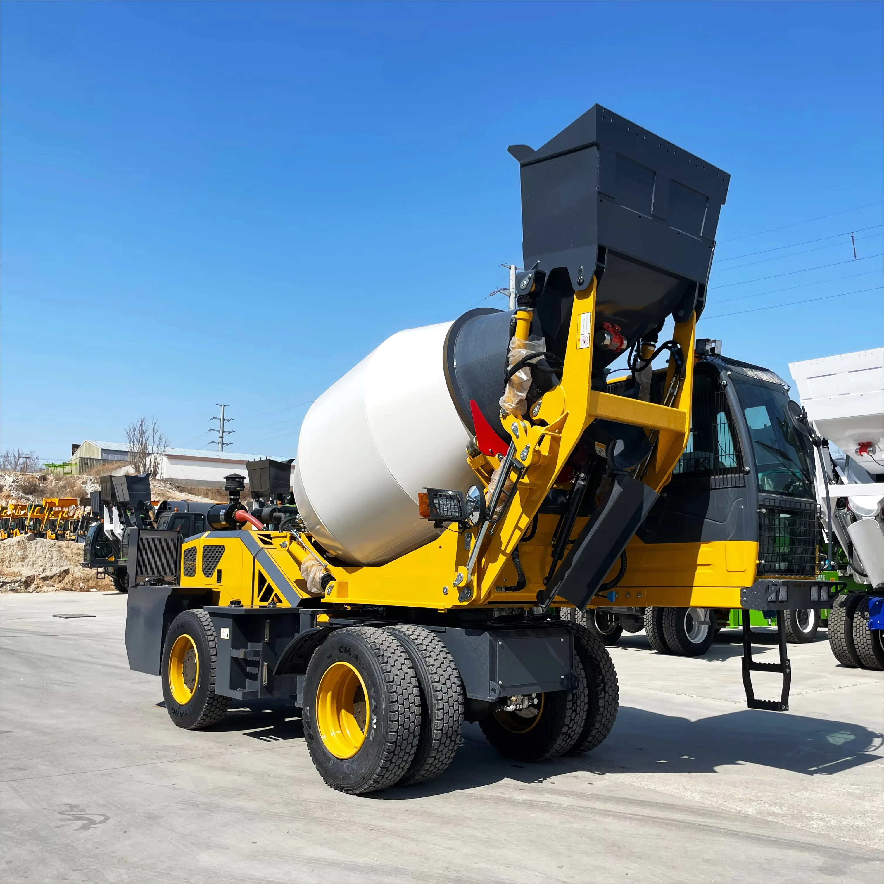 YG Customized Factory 2.5 Cubic 6.5 Cubic Concrete Mixer Truck 1.5 Cbm Mobile Cement Concrete Mixer With Self Loading Truck
YG Customized Factory 2.5 Cubic 6.5 Cubic Concrete Mixer Truck 1.5 Cbm Mobile Cement Concrete Mixer With Self Loading Truck