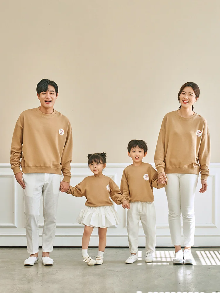 Korean Version Parent-child Clothing Autumn and Winter Sweater Couple Mother and Daughter Clothing Kindergarten Group Clothing
Korean Version Parent-child Clothing Autumn and Winter Sweater Couple Mother and Daughter Clothing Kindergarten Group Clothing