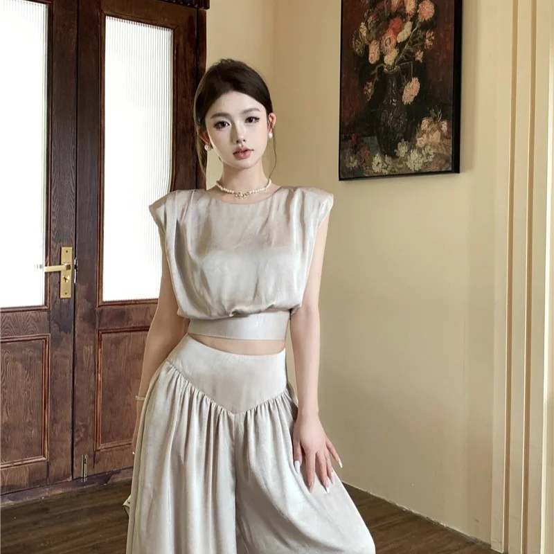 Elegant Design Sleeveless Vest And Pants Set Summer 2026 Lightweight Luxury Fashion for Young Women Short Length Hong Kong Style
Elegant Design Sleeveless Vest And Pants Set Summer 2026 Lightweight Luxury Fashion for Young Women Short Length Hong Kong Style
