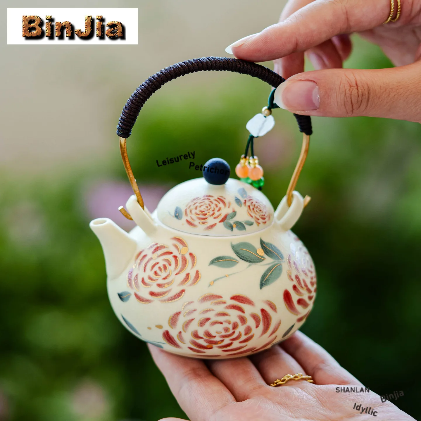 140ml Hand Painted Rose Lifting Handle Teapot Luxury Tea Infuser Pot Tea Making Kettle With Strainer Chinese Tea Set Ornaments
140ml Hand Painted Rose Lifting Handle Teapot Luxury Tea Infuser Pot Tea Making Kettle With Strainer Chinese Tea Set Ornaments