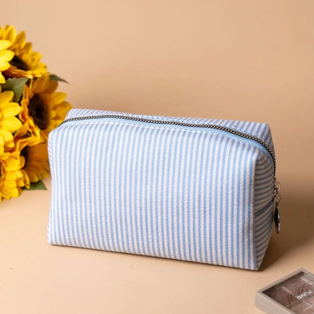 Striped Makeup Bag Soft Seersucker Fabric Zipper Closure Cosmetic Pouch Multi-purpose Large Capacity Toiletry Pouch Travel Use
Striped Makeup Bag Soft Seersucker Fabric Zipper Closure Cosmetic Pouch Multi-purpose Large Capacity Toiletry Pouch Travel Use