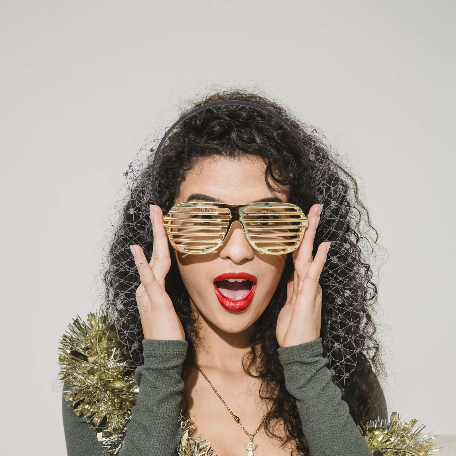 1Pcs Rhinestone Veil Headband Elegant Bride Hairband Wedding Party Mesh Headdress Woman Veil Hair Band Female Party Hair
1Pcs Rhinestone Veil Headband Elegant Bride Hairband Wedding Party Mesh Headdress Woman Veil Hair Band Female Party Hair