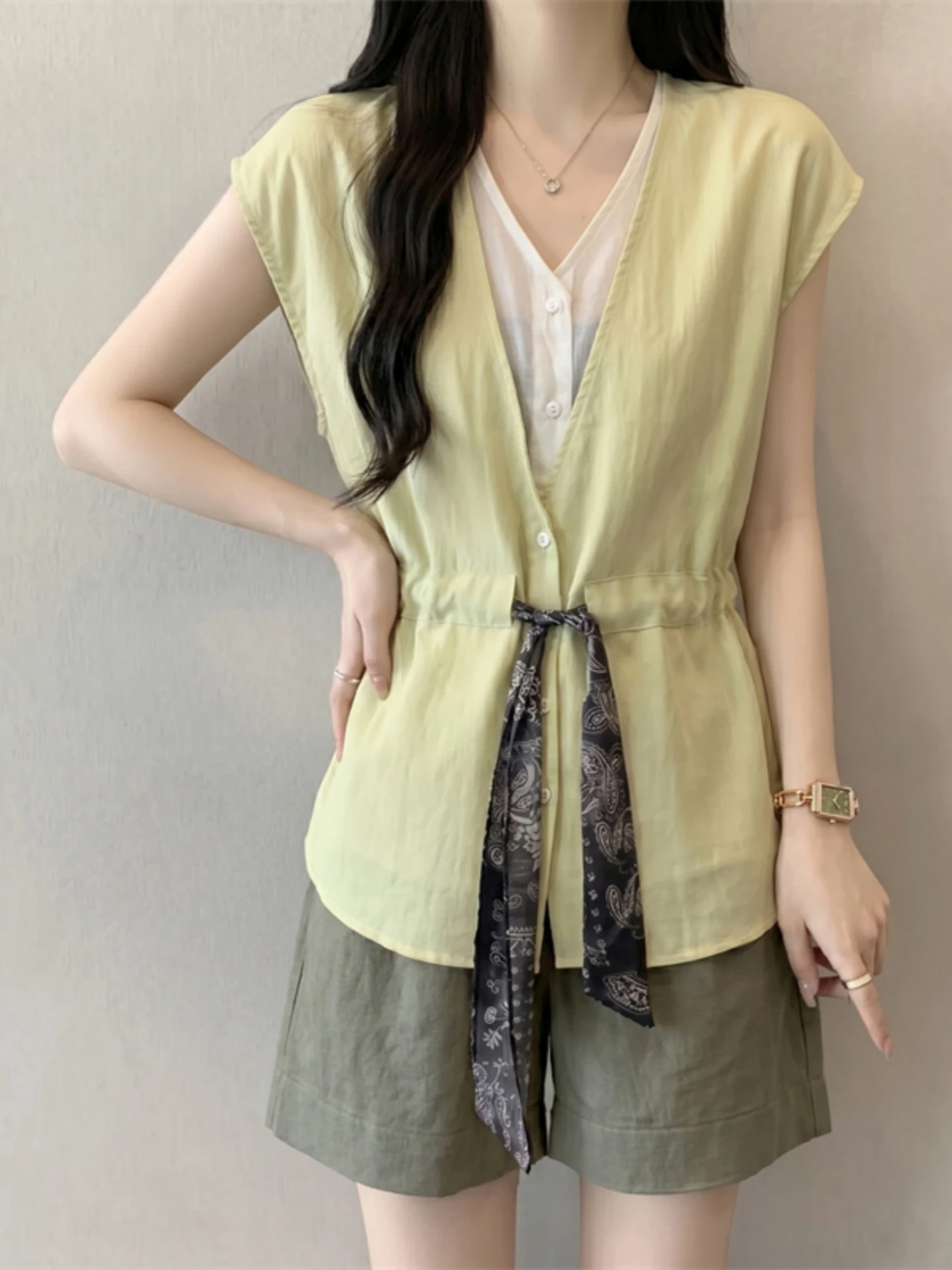 Slimming V-Neck Short Sleeve Base Shirt Women's Summer 2026 plus Size Fat MM Tie Waist Top Korean Style Commute Fashion
Slimming V-Neck Short Sleeve Base Shirt Women's Summer 2026 plus Size Fat MM Tie Waist Top Korean Style Commute Fashion