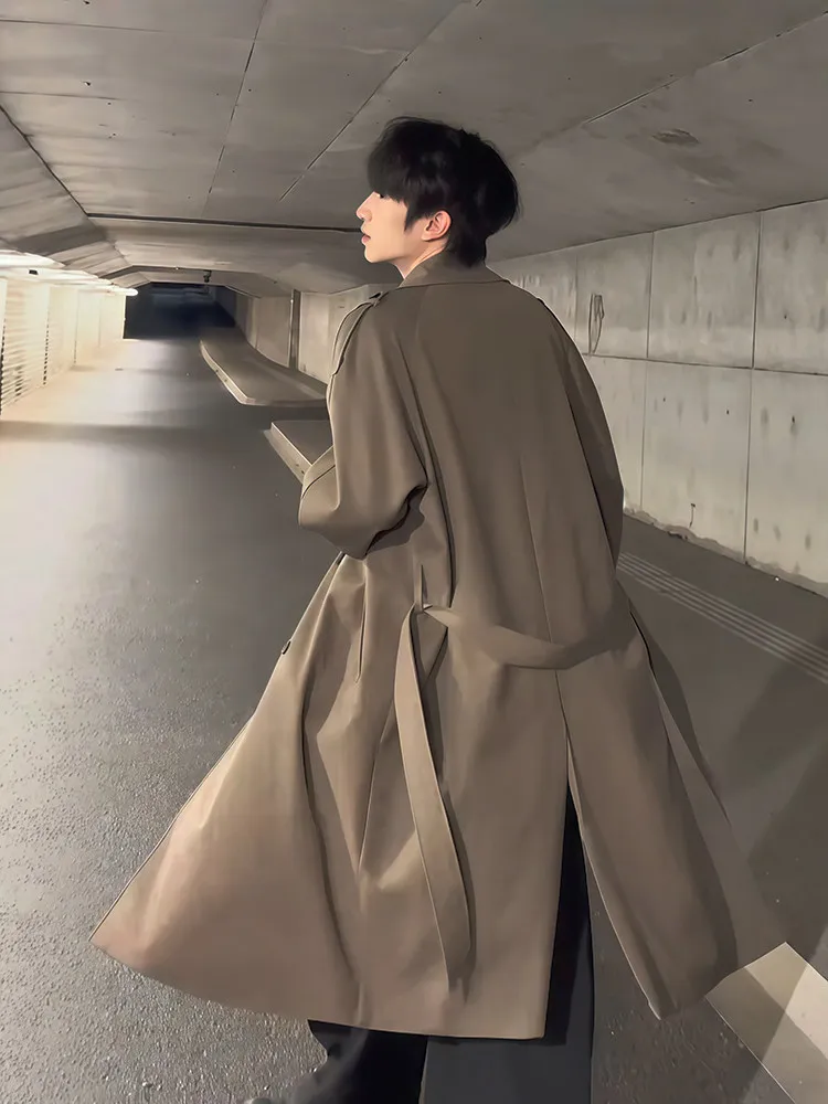 Мужское джинсовое пальто-тренч приталенного кроя для банкетов, весеннее, с погонами, золотистое, из качественного материала, идеально сидит, обеспечивает полную гладкость и комфорт.
Мужское джинсовое пальто-тренч приталенного кроя для банкетов, весеннее, с погонами, золотистое, из качественного материала, идеально сидит, обеспечивает полную гладкость и комфорт.