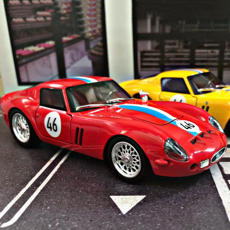 1:32 250 GTO Supercar Alloy Car Model Sound and Light Pull Back Children's Toy Collectibles Birthday gift
1:32 250 GTO Supercar Alloy Car Model Sound and Light Pull Back Children's Toy Collectibles Birthday gift