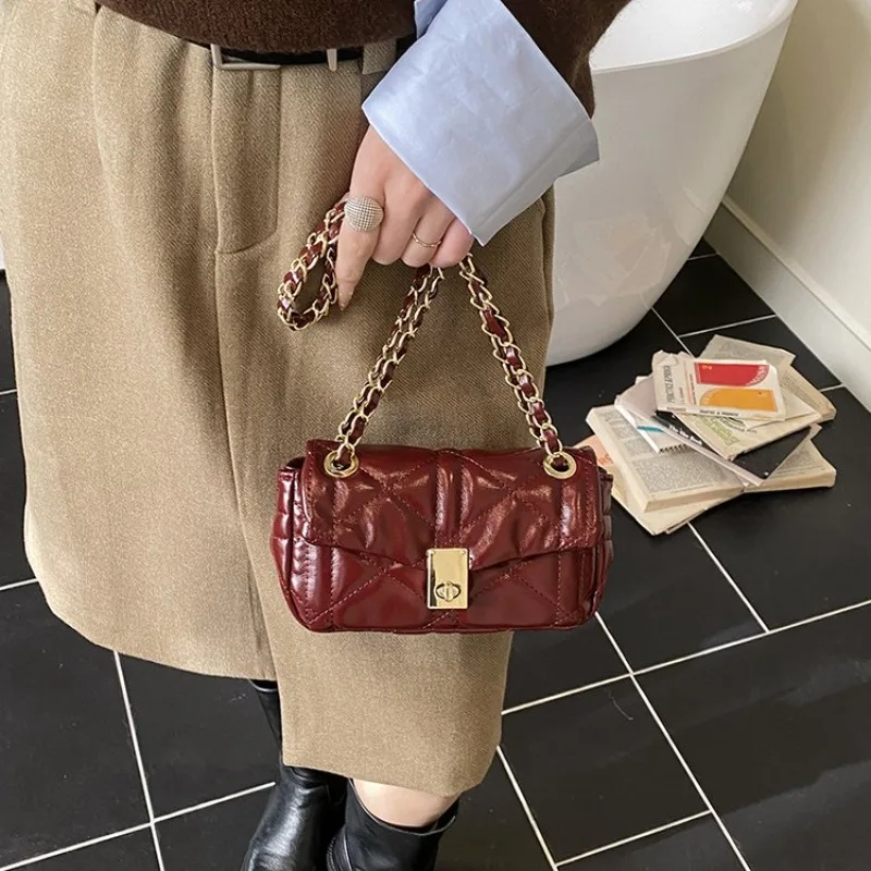 Simple Vintage Diaper Bag High-End Minimalist Elegant Satchel Fashionable Solid Color Messenger Bag Luxury Brand Casual
Simple Vintage Diaper Bag High-End Minimalist Elegant Satchel Fashionable Solid Color Messenger Bag Luxury Brand Casual