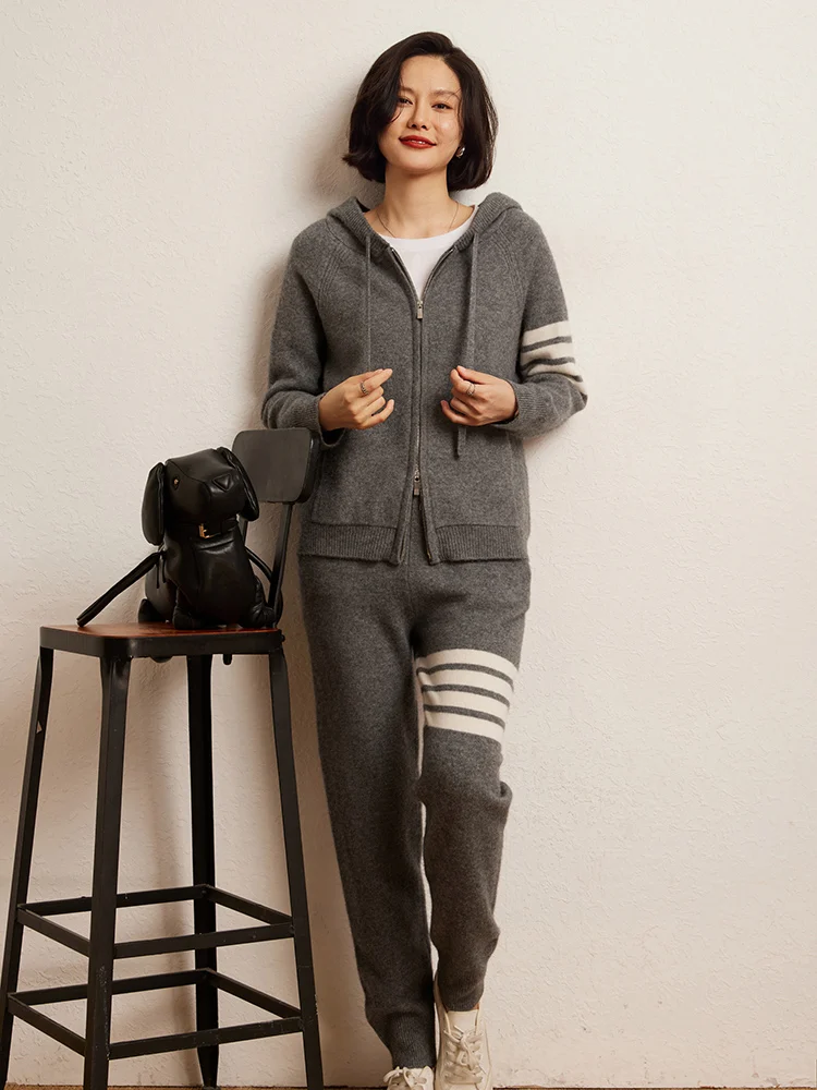 2025 кардиган с капюшоном и двойной молнией, комплект из двух предметов, осенне-зимний женский спортивный костюм высокого качества, комплекты свитеров из 100% кашемира и брюк
2025 кардиган с капюшоном и двойной молнией, комплект из двух предметов, осенне-зимний женский спортивный костюм высокого качества, комплекты свитеров из 100% кашемира и брюк